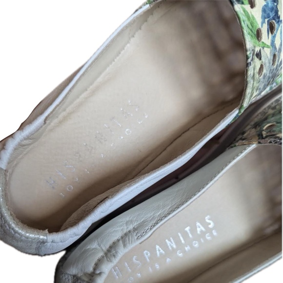 Hispanitas leather floral perforated flat white silver like new size 38 spain - Picture 4 of 7